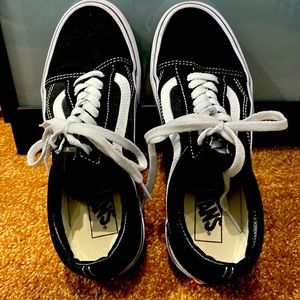 Barely worn Old Skool Vans. Black.